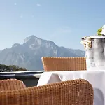 ホテル アマデオ シャッフェンラス 4*