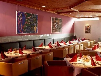 阿玛德斯哈芬拉特酒店 酒店
