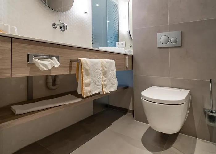 アマデオ シャッフェンラス ホテル 4*