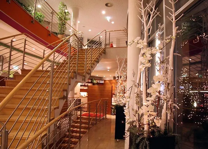 アマデオ シャッフェンラス ホテル 4*