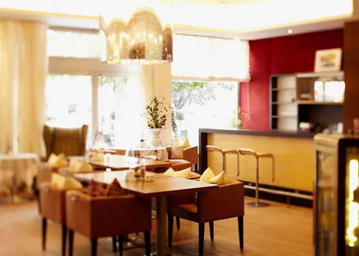 アマデオ シャッフェンラス ホテル 4*